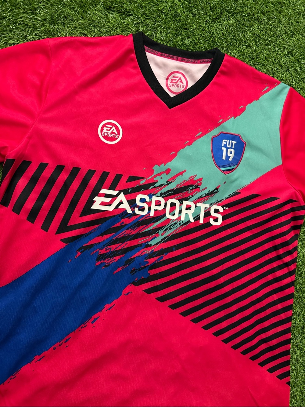 EA Sports FUT 19 Pink Graphic Soccer Jersey Size Large